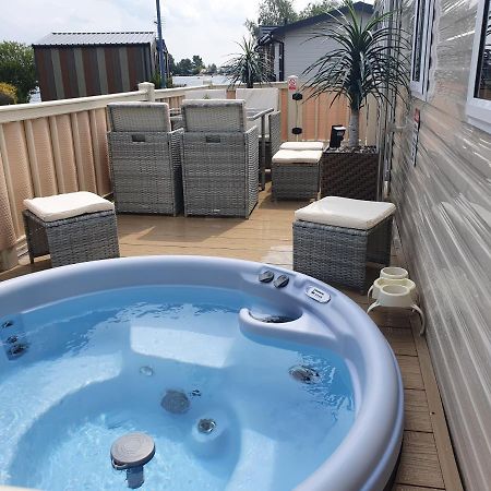 Relaxing Breaks With Hot Tub At Tattershal Lakes 3 Bedroom Tattershall Kültér fotó