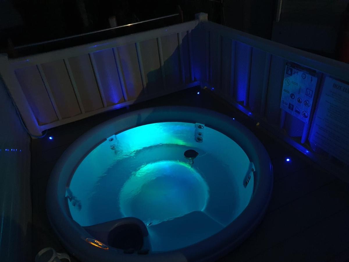 Relaxing Breaks With Hot Tub At Tattershal Lakes 3 Bedroom Tattershall Kültér fotó