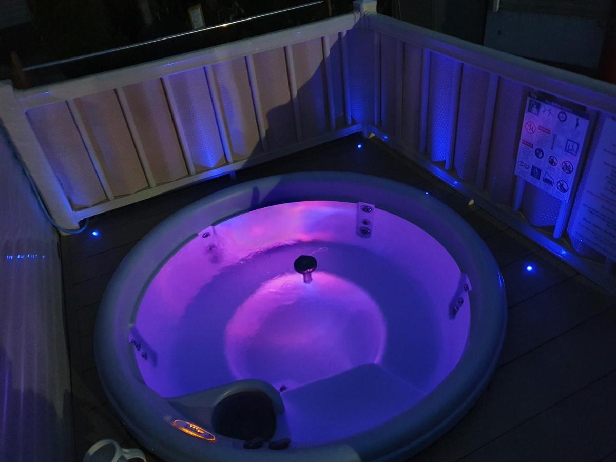 Relaxing Breaks With Hot Tub At Tattershal Lakes 3 Bedroom Tattershall Kültér fotó