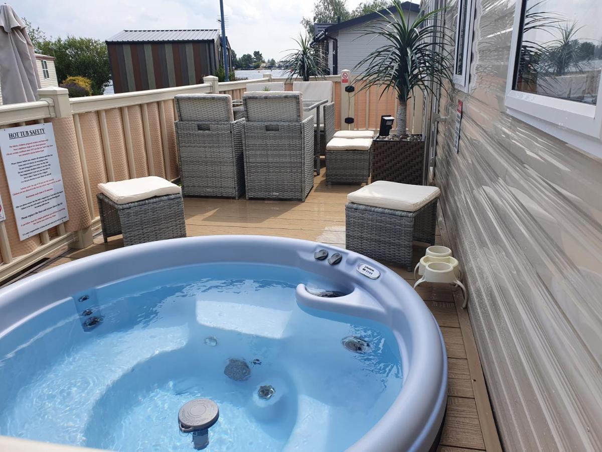 Relaxing Breaks With Hot Tub At Tattershal Lakes 3 Bedroom Tattershall Kültér fotó