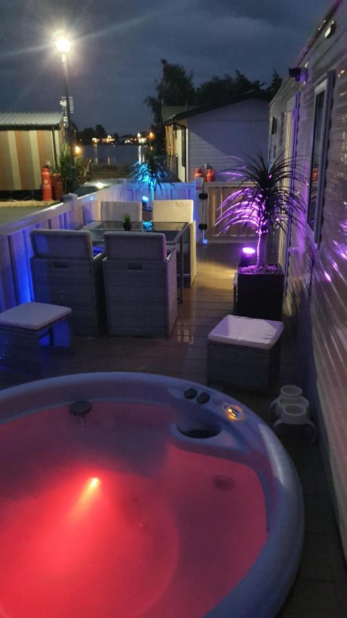 Relaxing Breaks With Hot Tub At Tattershal Lakes 3 Bedroom Tattershall Kültér fotó
